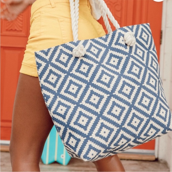 NWT Summer & Rose Beach Tote Navy & Cream Diamond - Picture 2 of 16